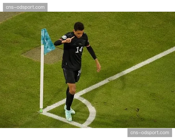 拜仁慕尼黑3-1逆转巴黎，总比分5-3晋级，穆西亚拉传射建功