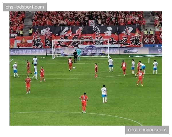 【2026年4月中超联赛·赛中·报道快讯：VAR介入判定点球，上海海港对阵浙江队比赛出现关键判罚